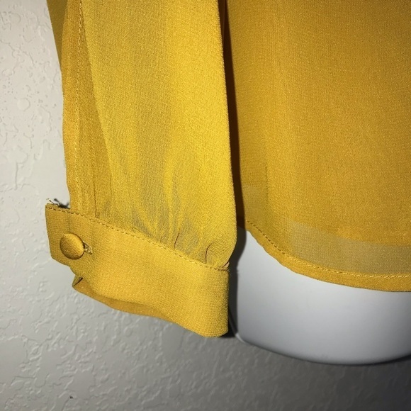 Vince Camuto Cold Shoulder Tie Neck Yellow Top XS - Picture 9 of 11